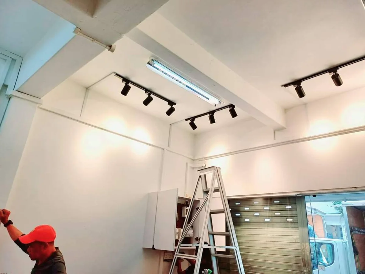 Commercial track lighting